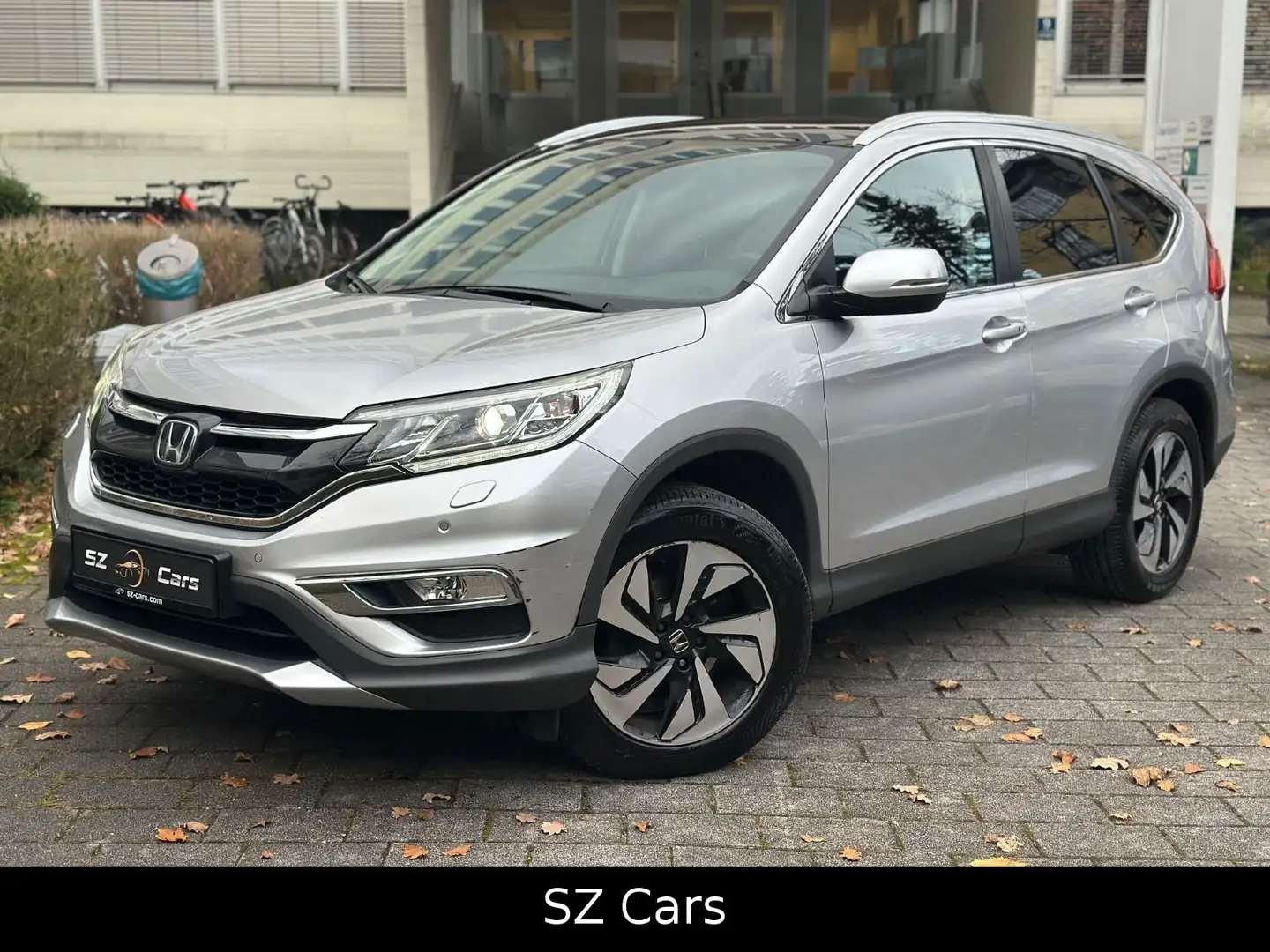 Honda CR-V Executive 4WD*ACC*KEYLESS*PANO*KAM*LEDER Silber - 1