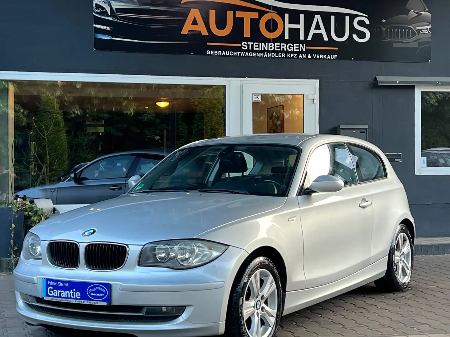 BMW 118 i Automatik/12 Monate Garantie/Navi Silver - 2