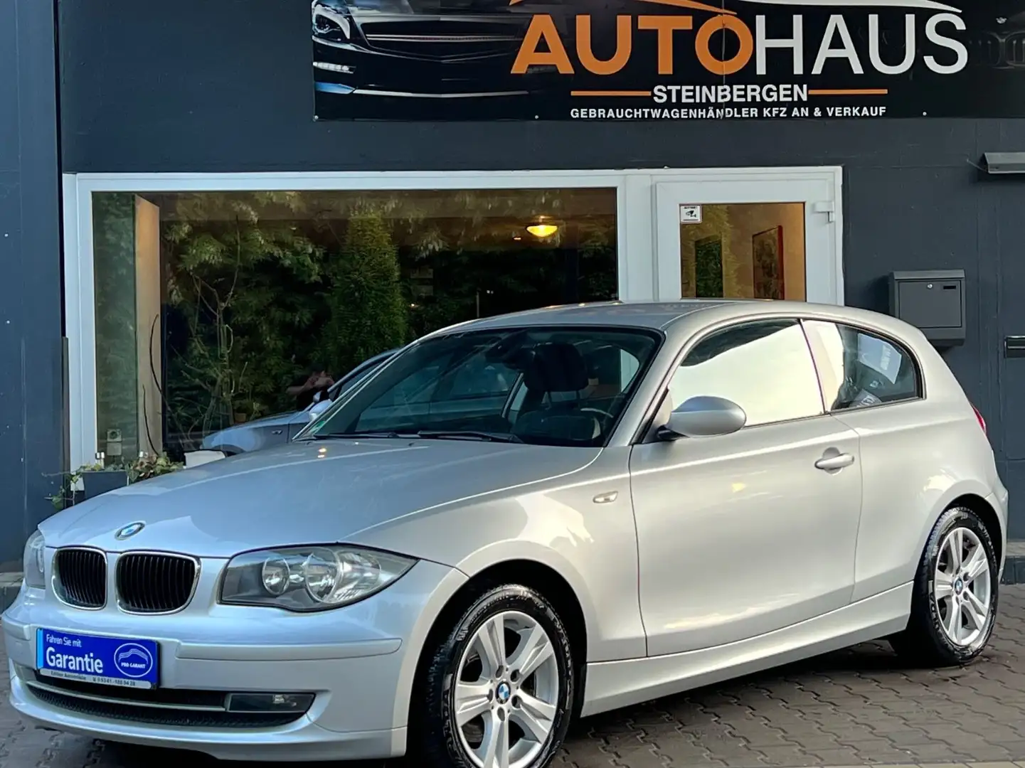 BMW 118 i Automatik/12 Monate Garantie/Navi Silver - 1