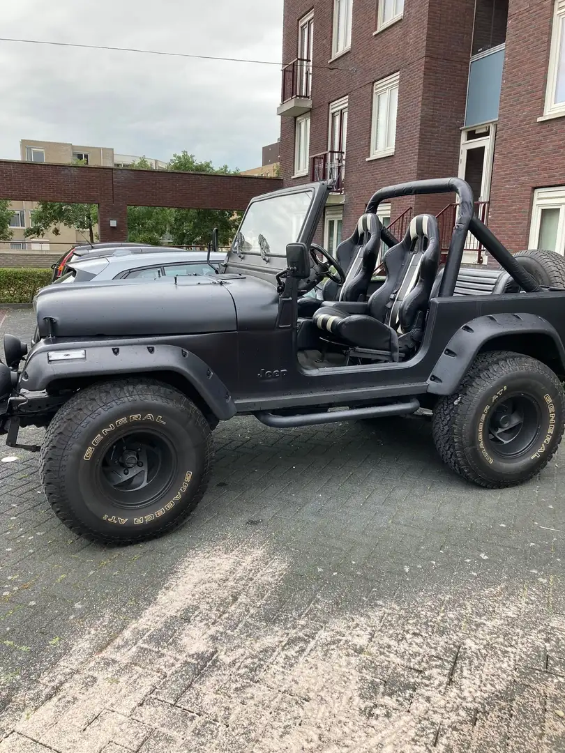 Jeep CJ-7 V8 Zwart - 1