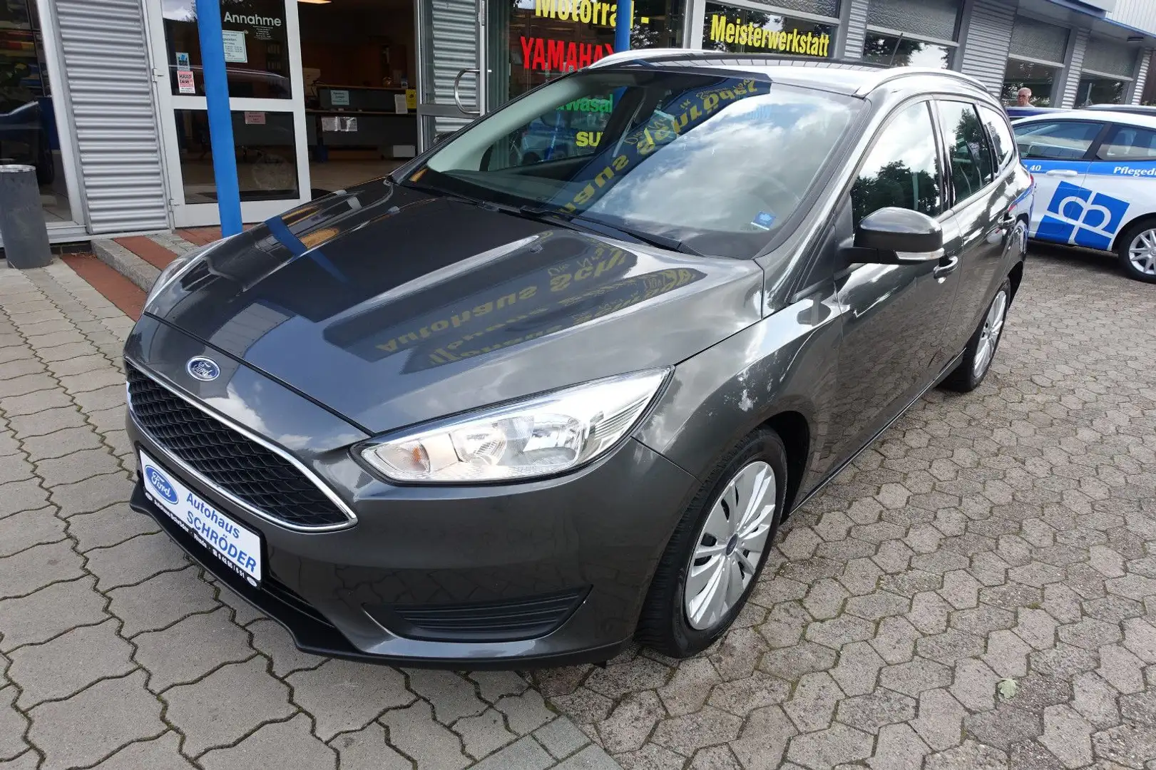 Ford Focus 1,0 EcoBoost 74kW Trend Turnier Grau - 2
