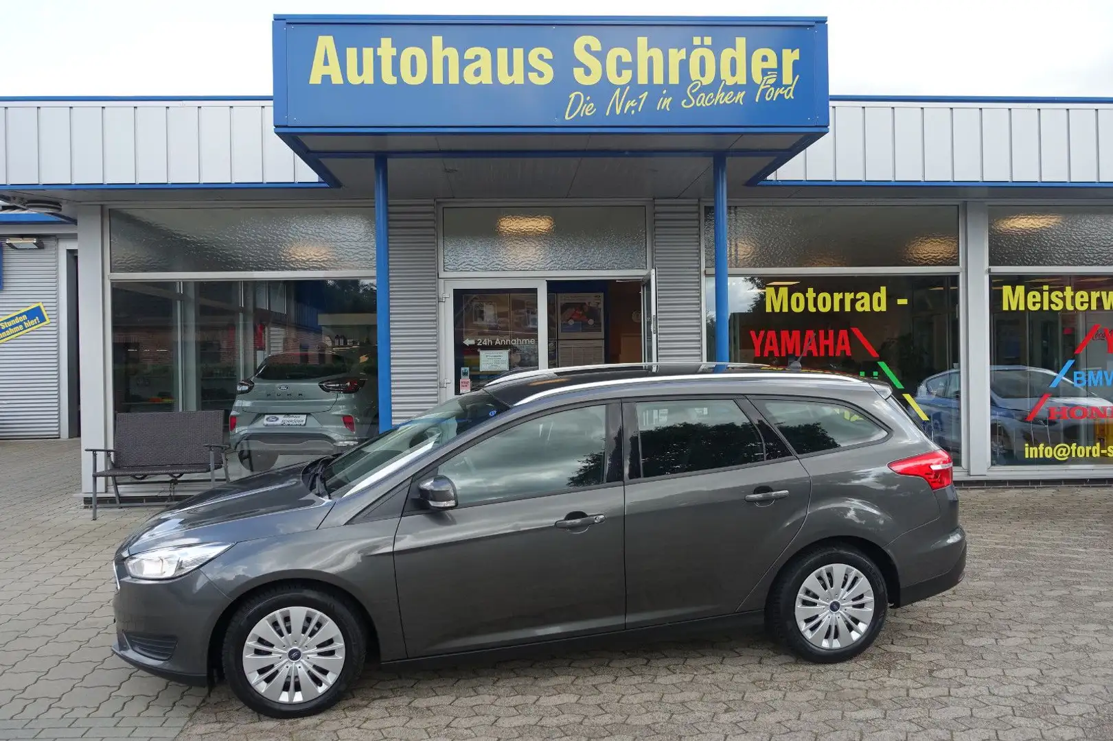Ford Focus 1,0 EcoBoost 74kW Trend Turnier Grau - 1