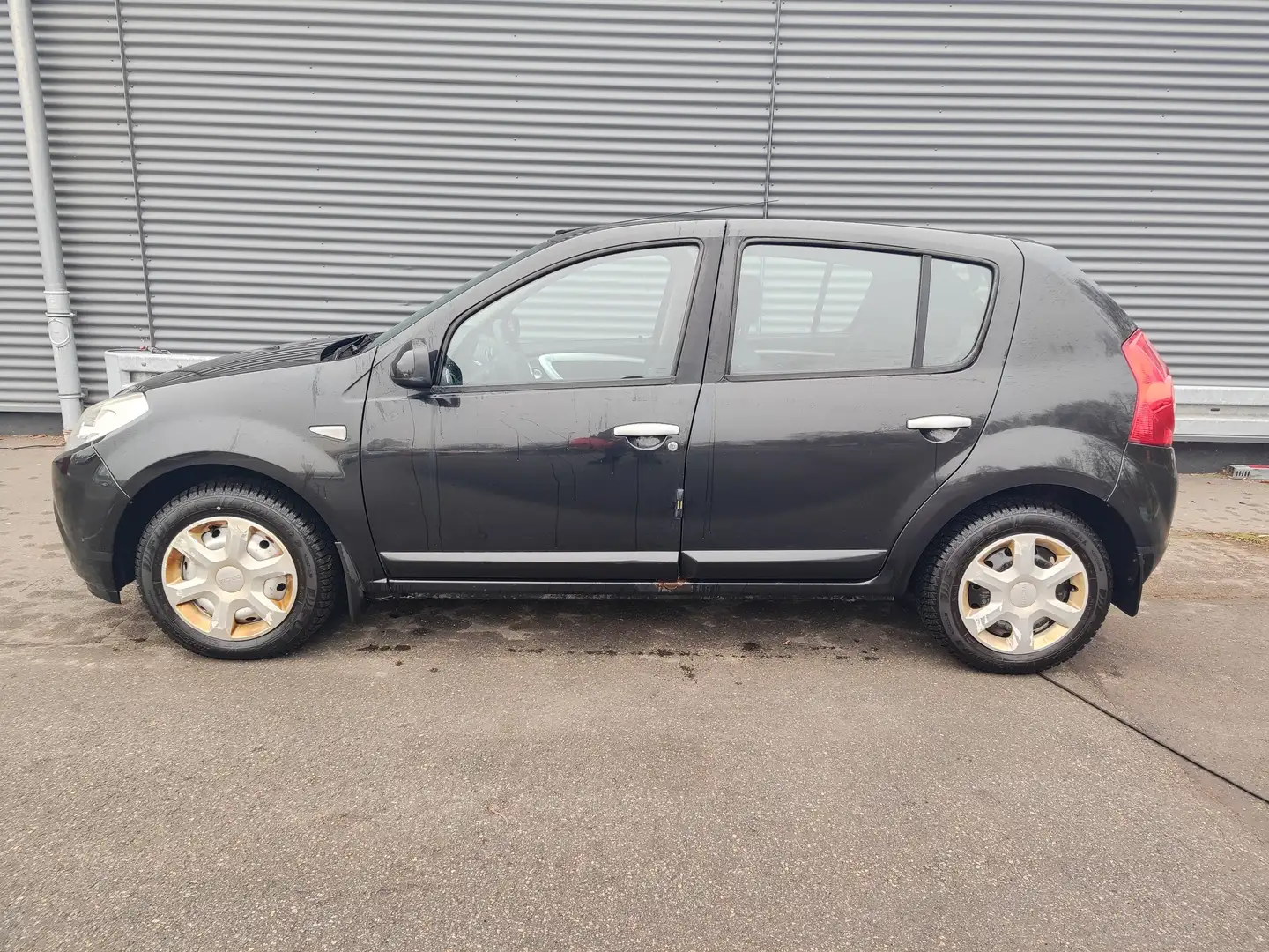 Dacia Sandero 1.5 Diesel  Allwetterreifen aus 1-Hand - 1