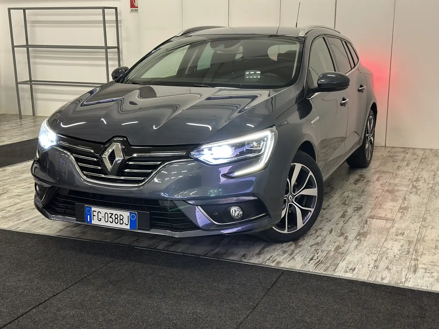 Renault Megane Sporter 1.5 dci energy Bose 110cv edc Gris - 2