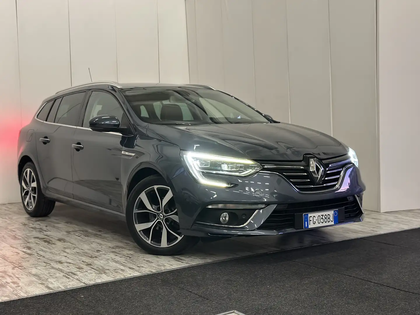 Renault Megane Sporter 1.5 dci energy Bose 110cv edc Gris - 1