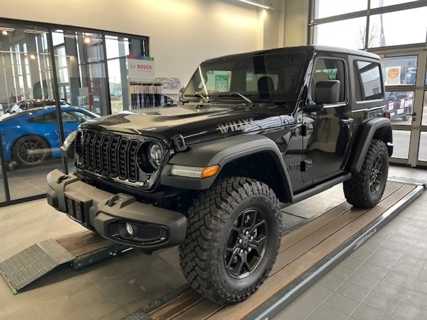 Jeep Wrangler Willys 2-Türer 2.0 T-GDI 4x4 MY25 JULI ''25 AHK HA Fekete - 1