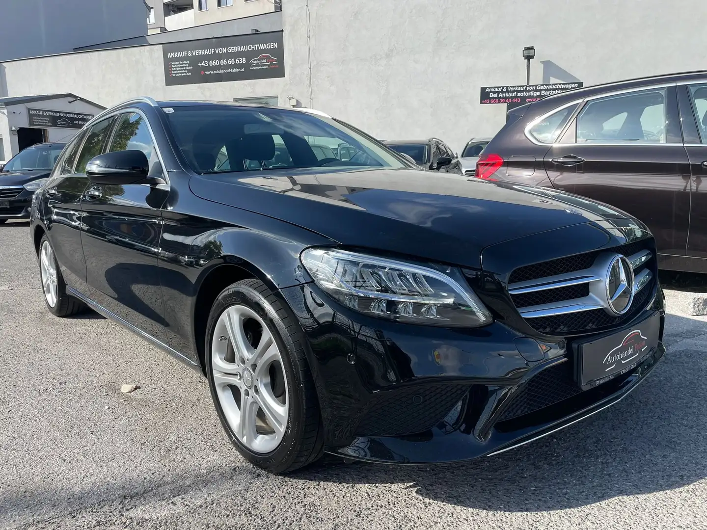 Mercedes-Benz C 180 T Autom. 156PS ParkAssist Sitzheiz Navi LED Schwarz - 2