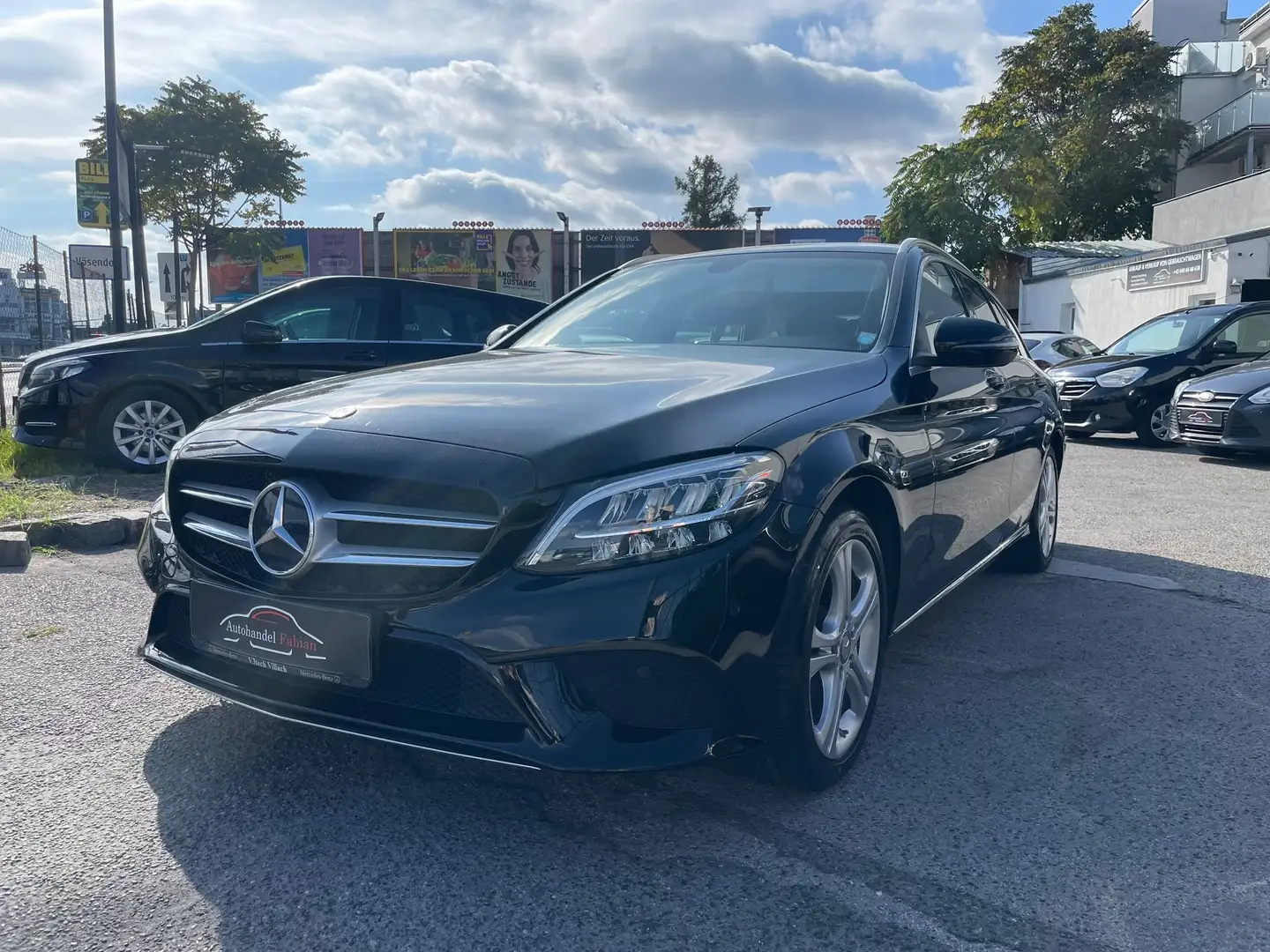 Mercedes-Benz C 180 T Autom. 156PS ParkAssist Sitzheiz Navi LED Schwarz - 1