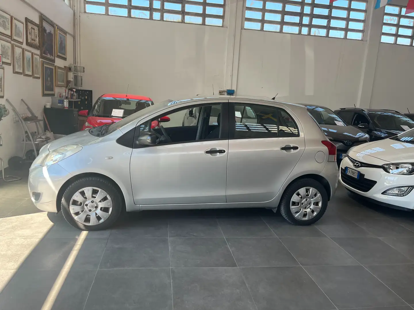 Toyota Yaris Yaris II 2009 5p 1.0 Grigio - 2