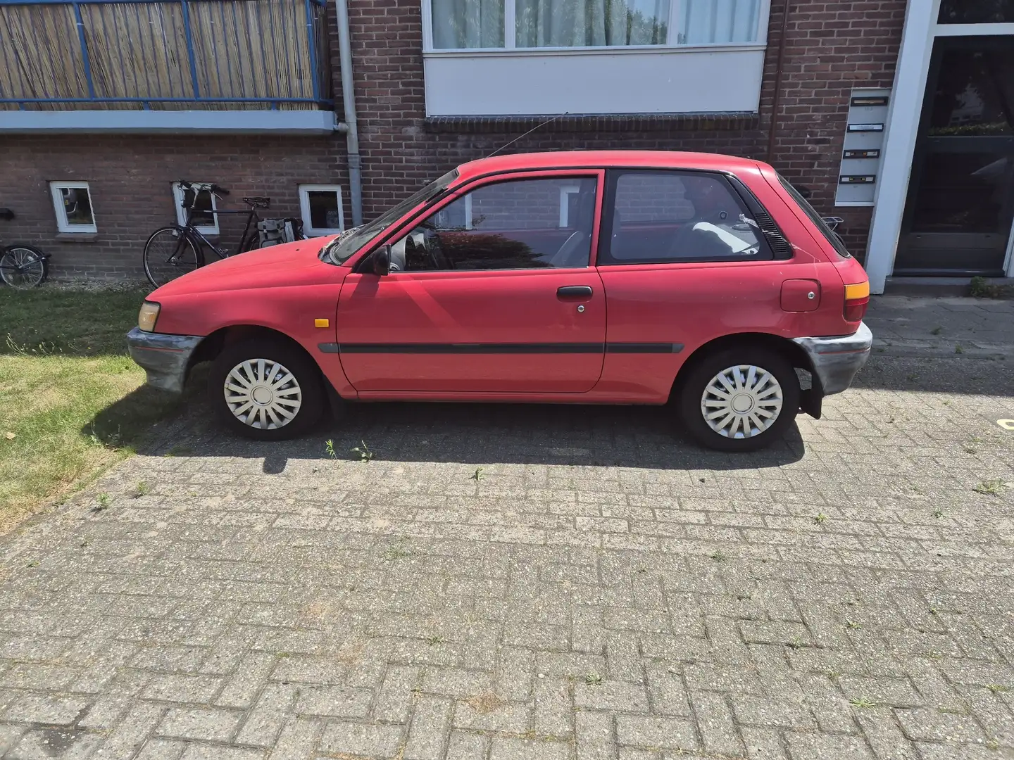 Toyota Starlet 1.3i Friend Rouge - 1