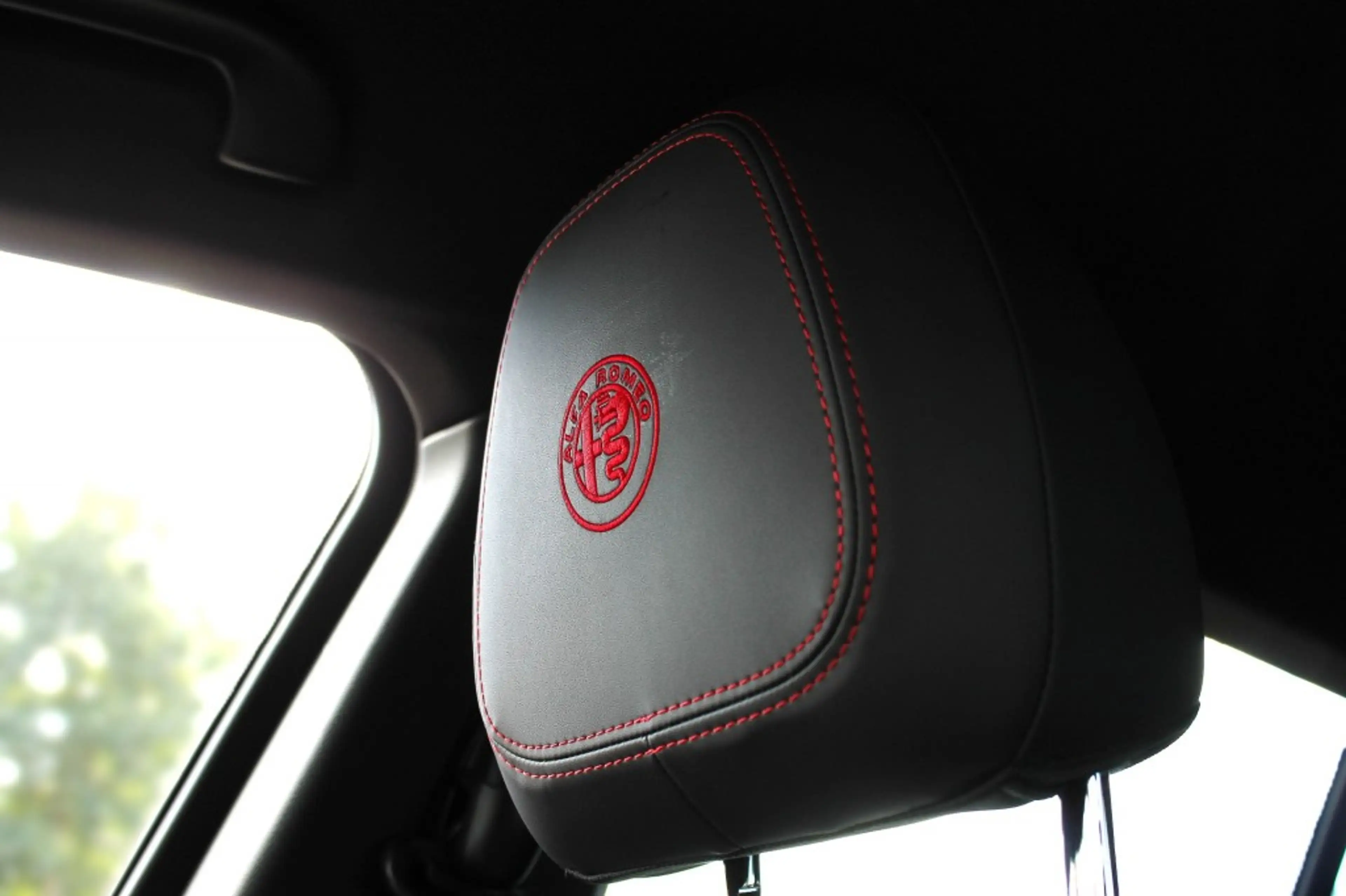 Alfa Romeo Tonale 1.5T HYBRID VELOCE / 360 Camera / Alcantara / 19 I — photo 23