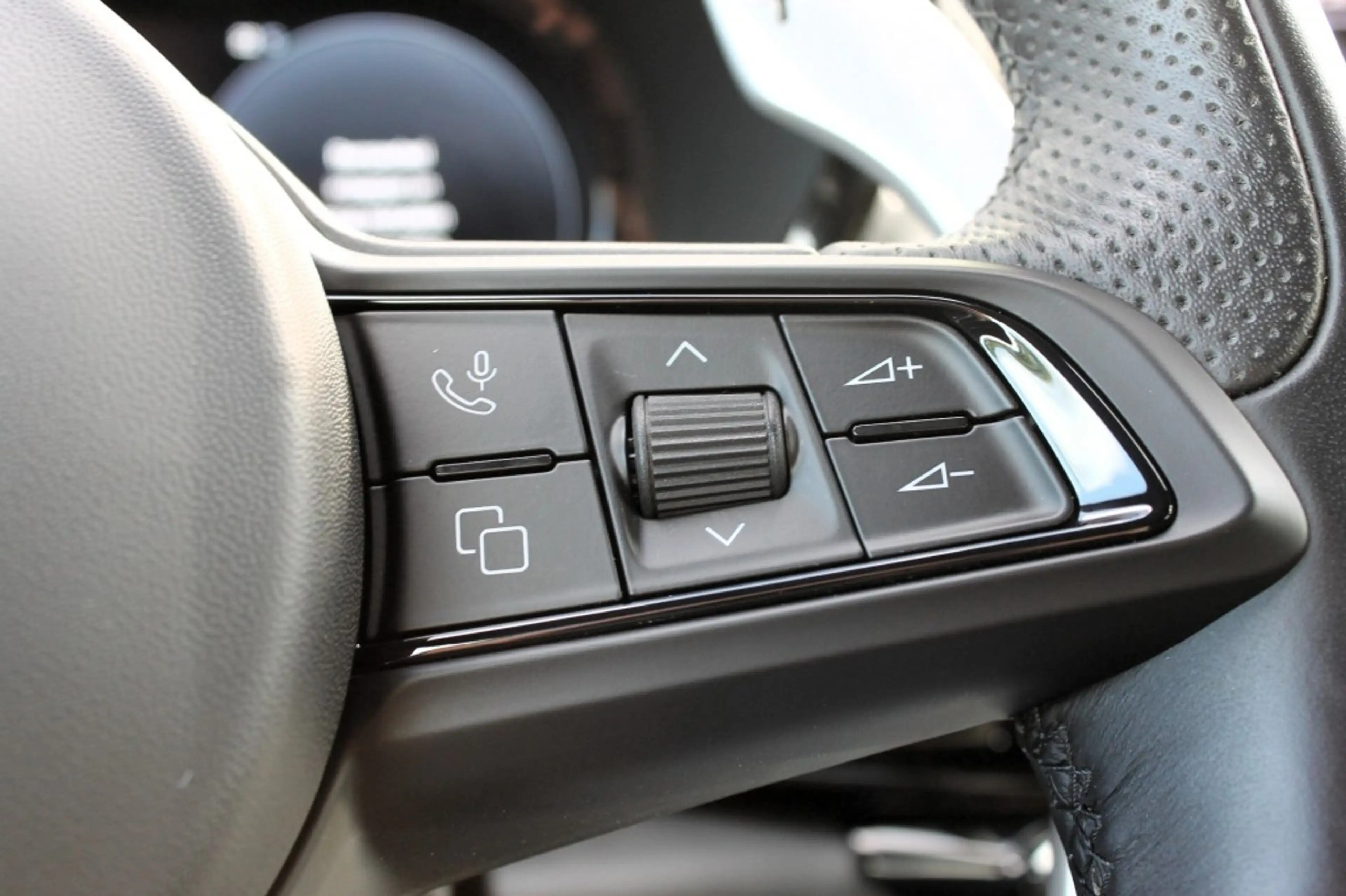 Alfa Romeo Tonale 1.5T HYBRID VELOCE / 360 Camera / Alcantara / 19 I — photo 15