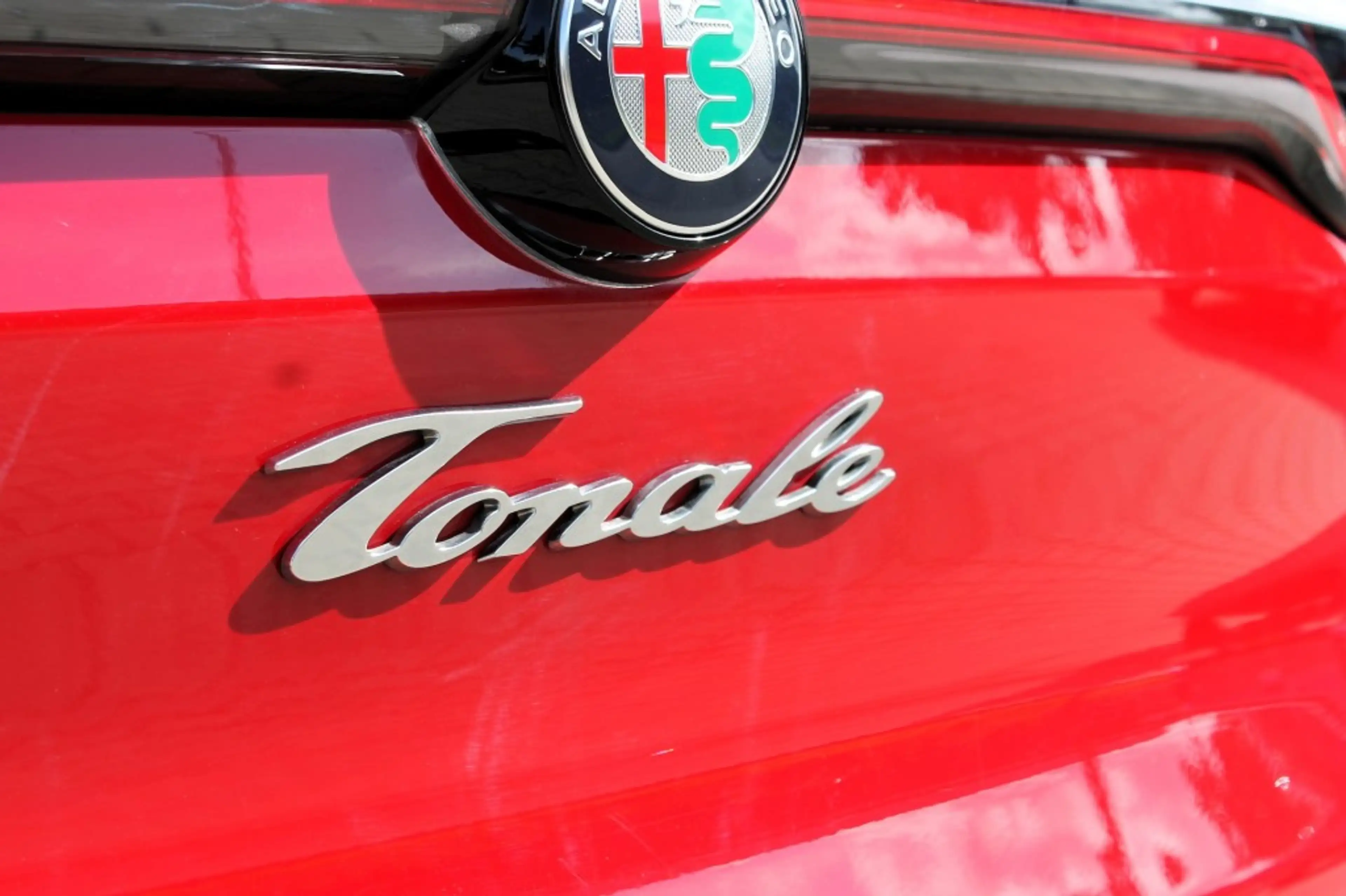 Alfa Romeo Tonale 1.5T HYBRID VELOCE / 360 Camera / Alcantara / 19 I — photo 27