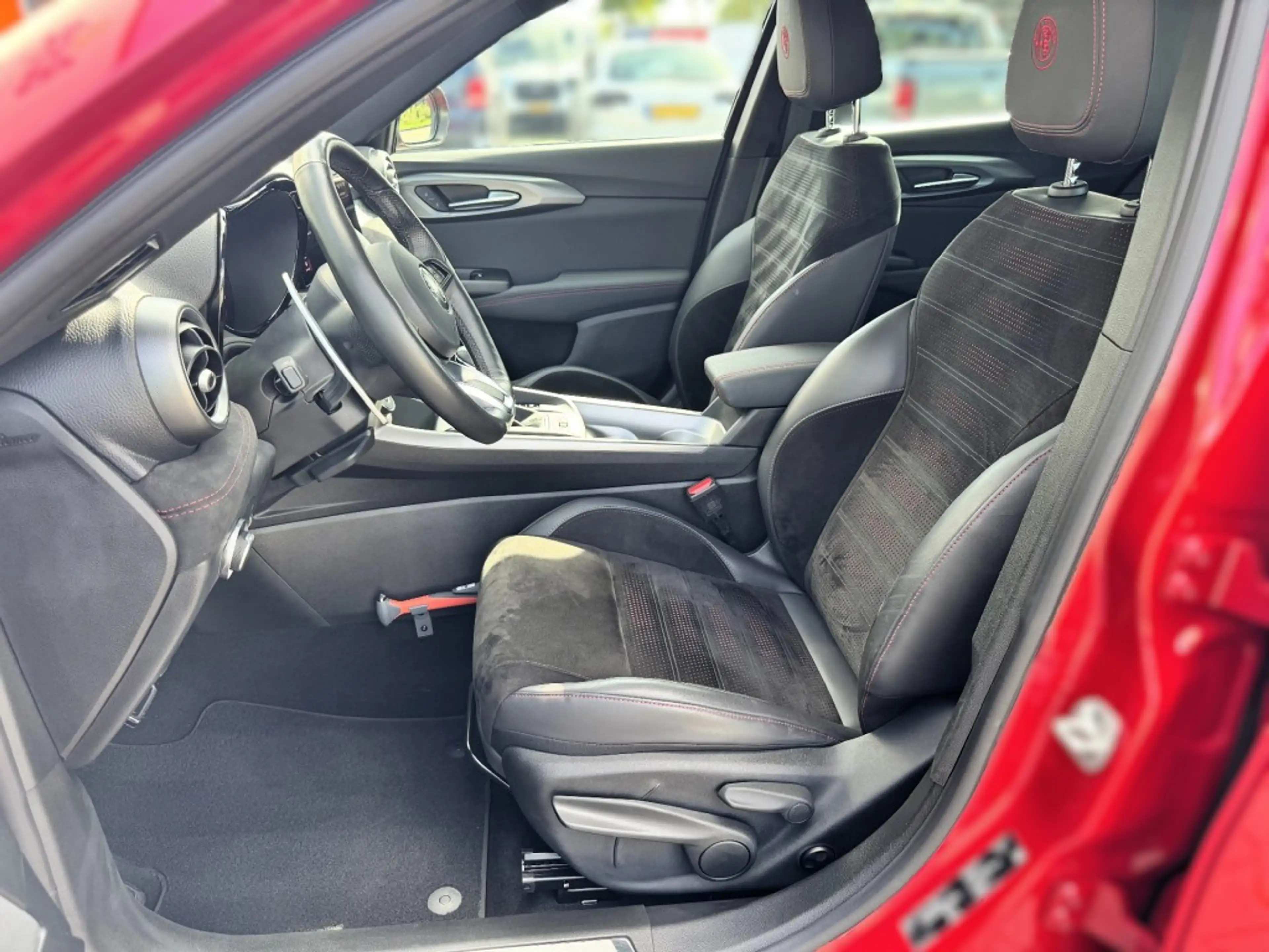 Alfa Romeo Tonale 1.5T HYBRID VELOCE / 360 Camera / Alcantara / 19 I — photo 30