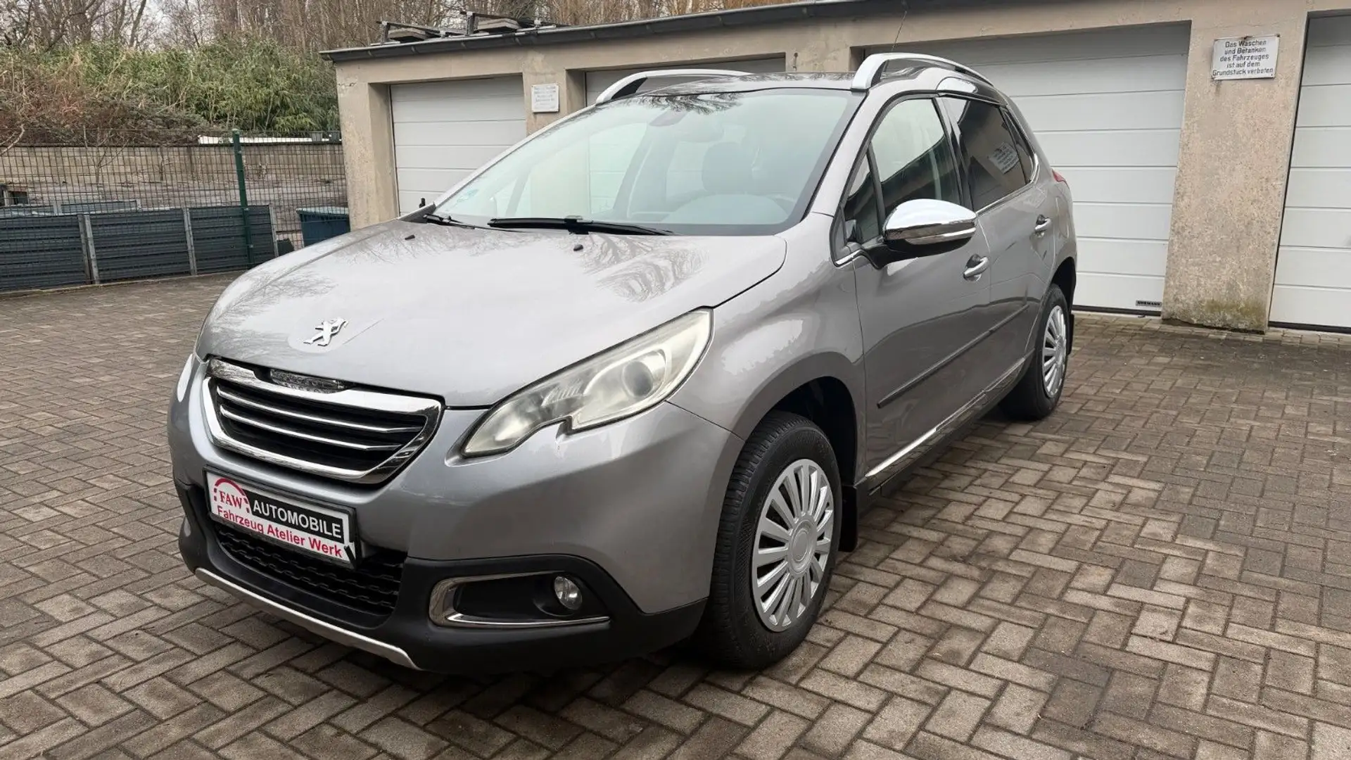 Peugeot 2008 Allure/1.Hand/Leder/Klima/Panoramadach/Tüv Grau - 2