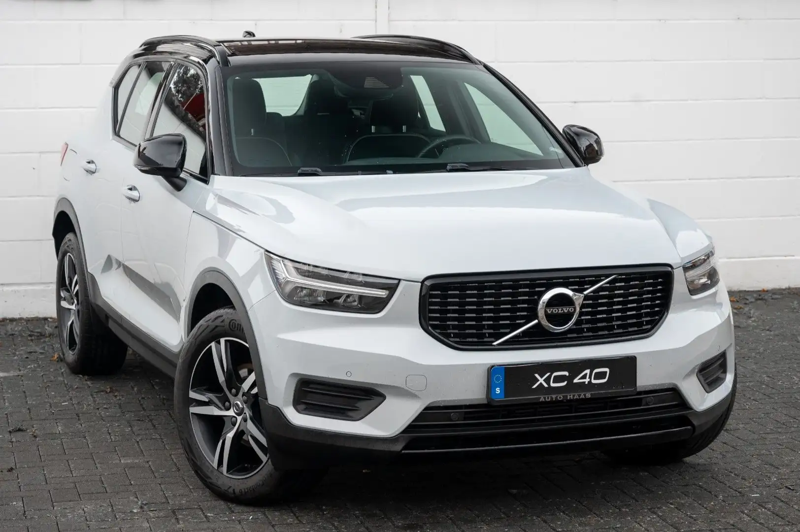 Volvo XC40 T3 R-Design Automatik Silber - 1