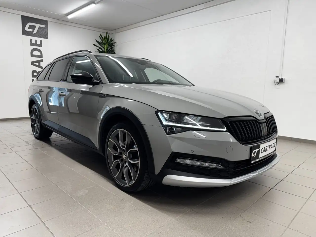 Skoda Superb 2.0 TDI Scout 4x4, миниатюра 5