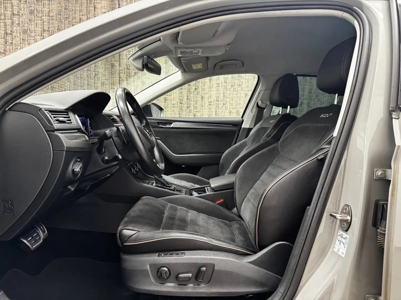 Skoda Superb 2.0 TDI Scout 4x4, миниатюра 11