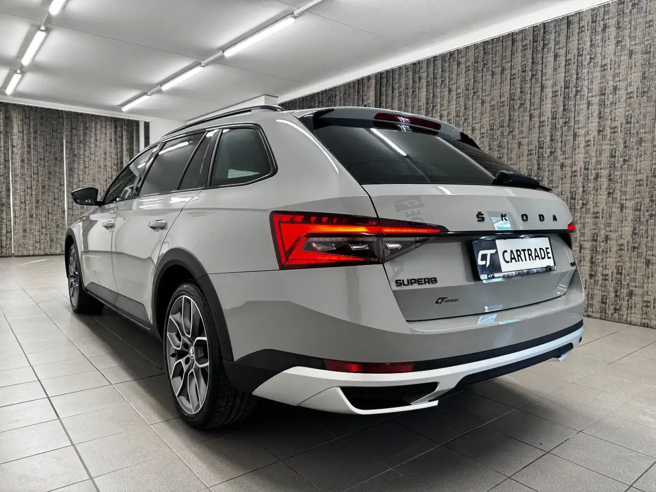 Skoda Superb 2.0 TDI Scout 4x4, миниатюра 6