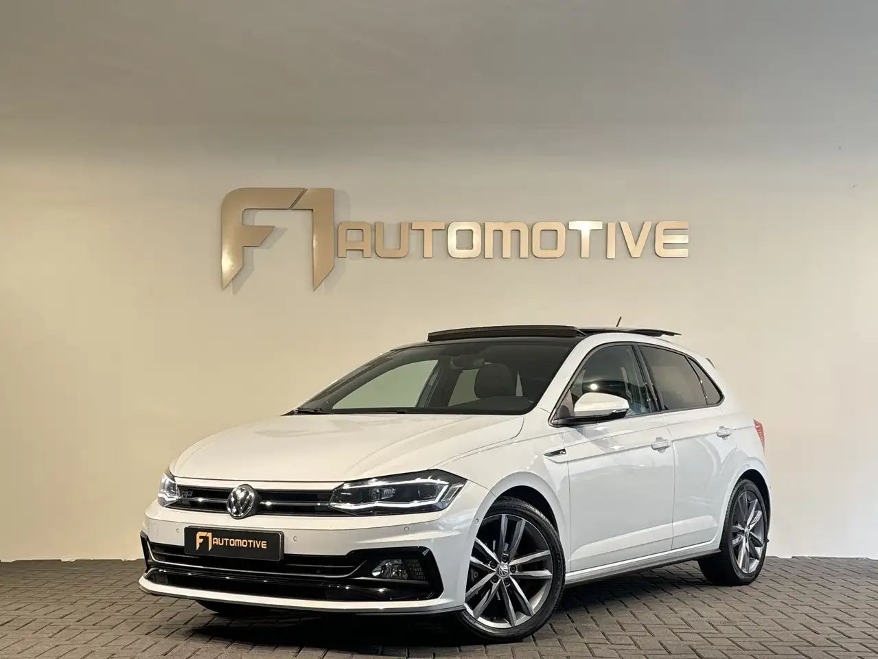 Volkswagen Polo 1.0 TSI Highline R Pano Beats Camera Keyless ACC L