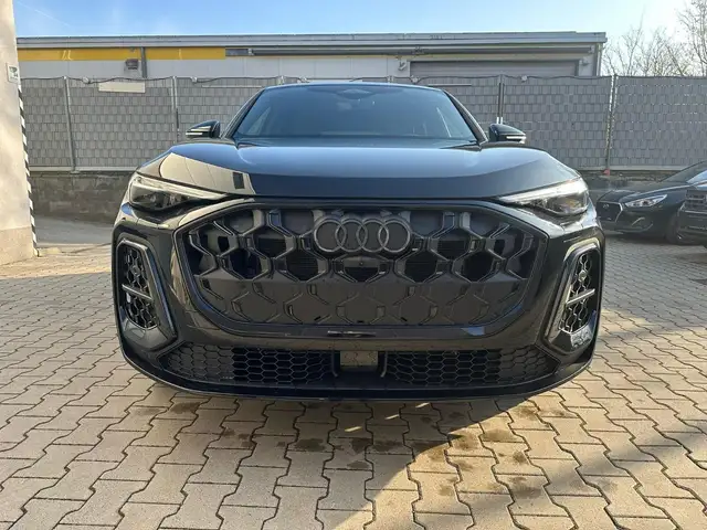 Audi Q5 view 3