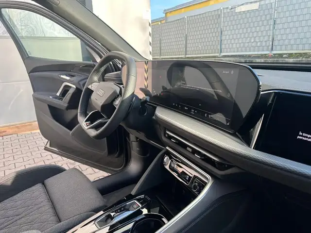 Audi Q5 view 9