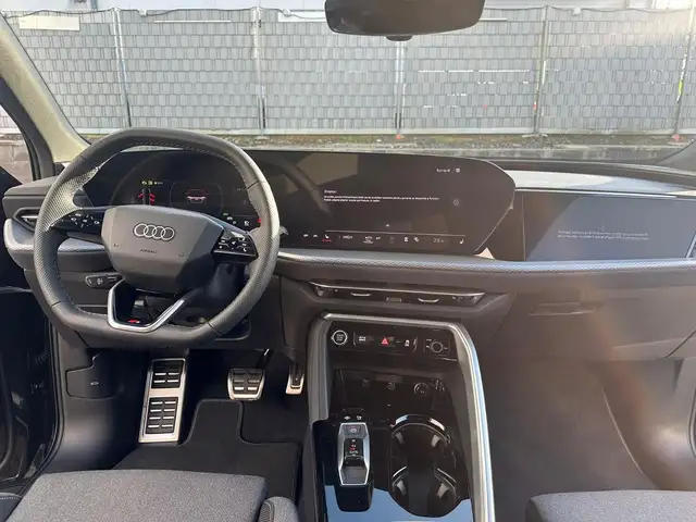 Audi Q5 view 10
