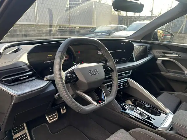 Audi Q5 view 11