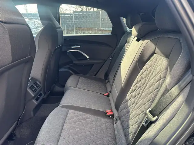 Audi Q5 view 14