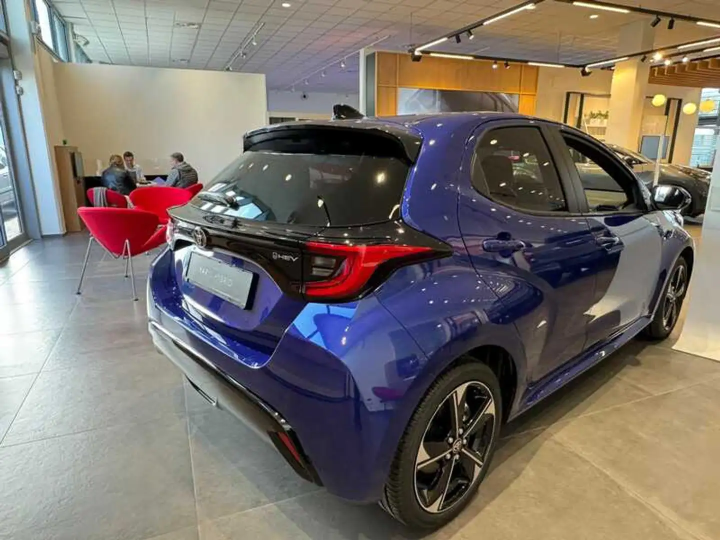 Toyota Yaris 1.5h 130 Lounge Blu/Azzurro - 2