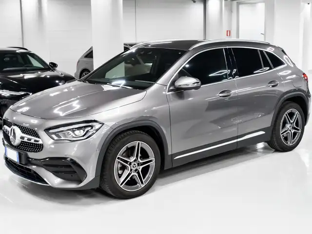 Mercedes-Benz GLA 200 AMG PREMIUM PLUS CERCHI DA 19 Ø LED DIGITAL PLUS