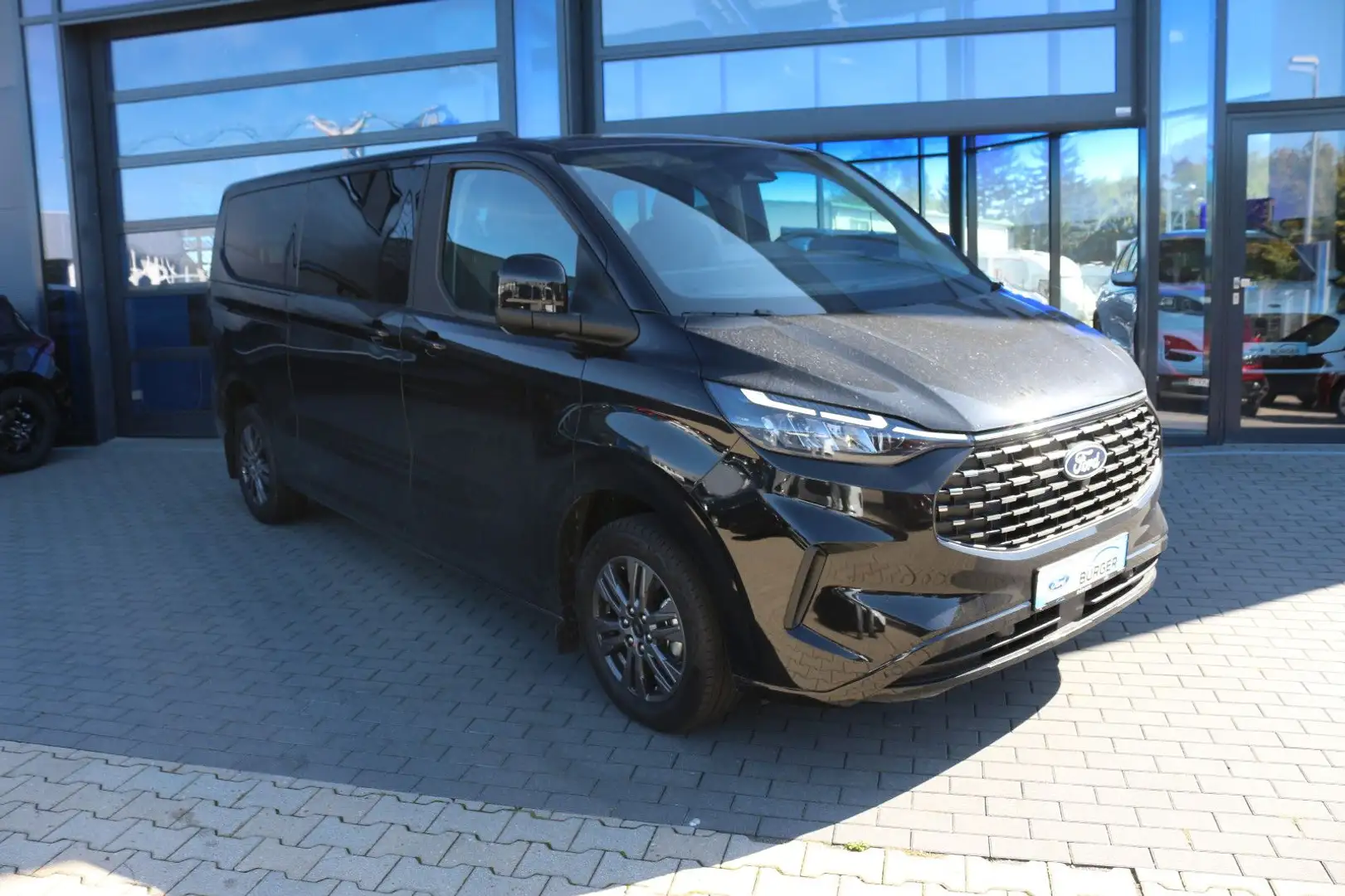 Ford Tourneo Custom L2"Titanium" Automatik Schwarz - 2