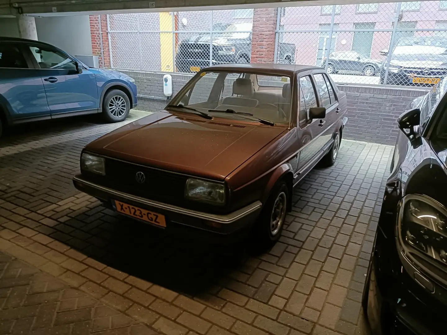 Volkswagen Jetta 1.6 Brązowy - 1