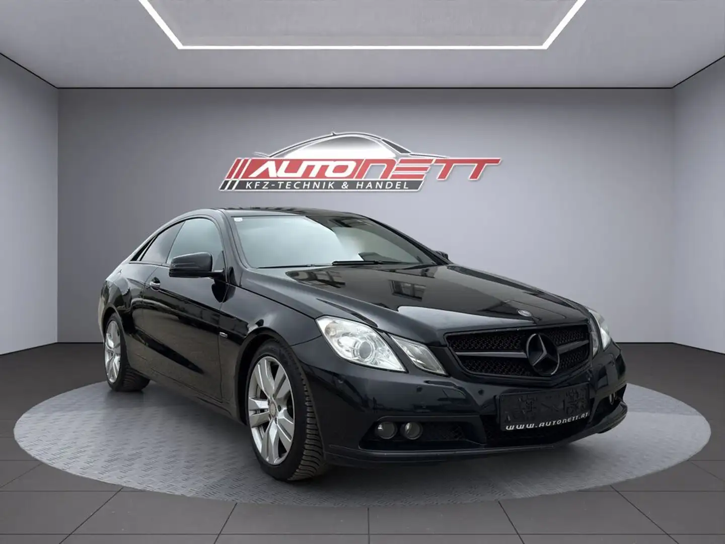 Mercedes-Benz E 250 CDI BlueEfficiency (207.303) Schwarz - 1
