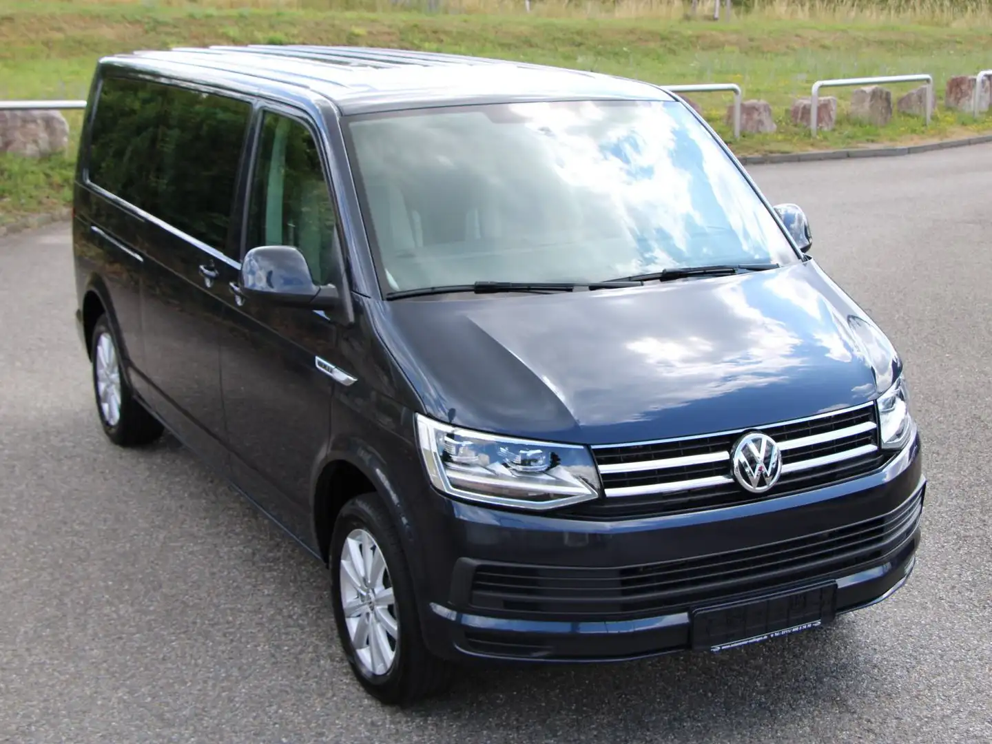 Volkswagen T6 Caravelle TSI Comfortline lang DSG 204 PS 8-Sitze Luft-Stand Blau - 2