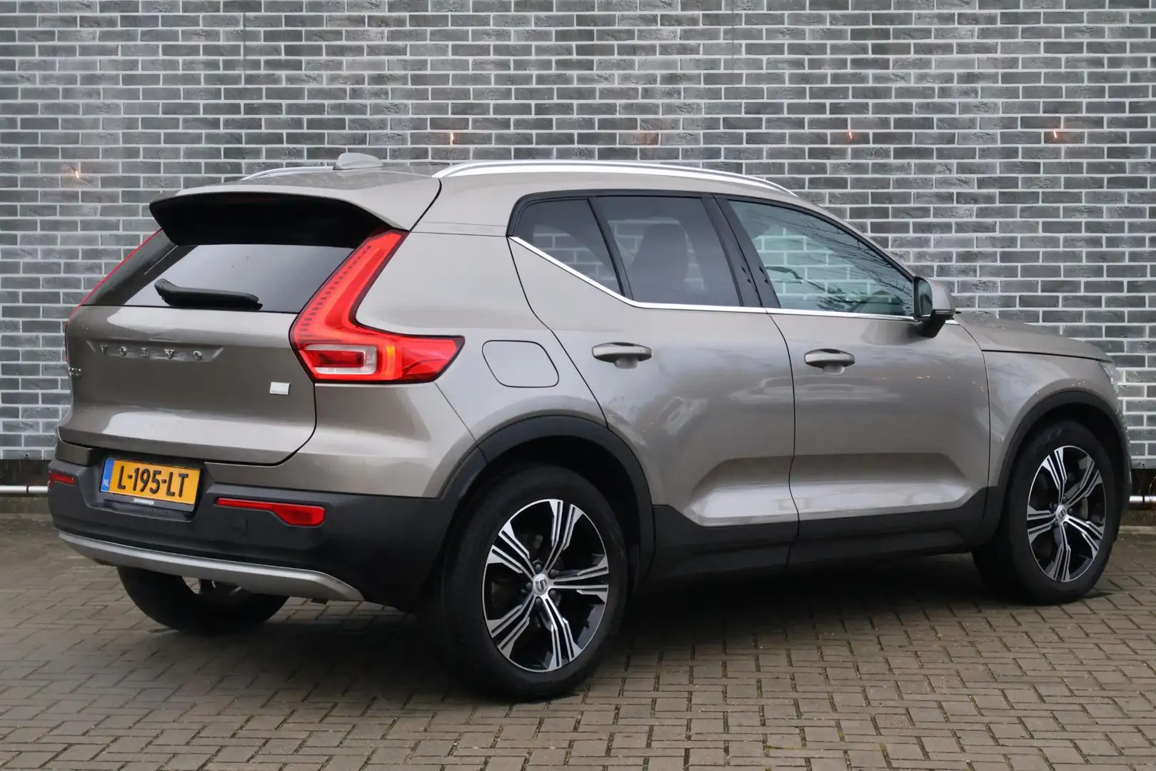 Volvo XC40 Plug-in Hybrid T4 Inscription | Trekhaak | Adaptie Grau - 2