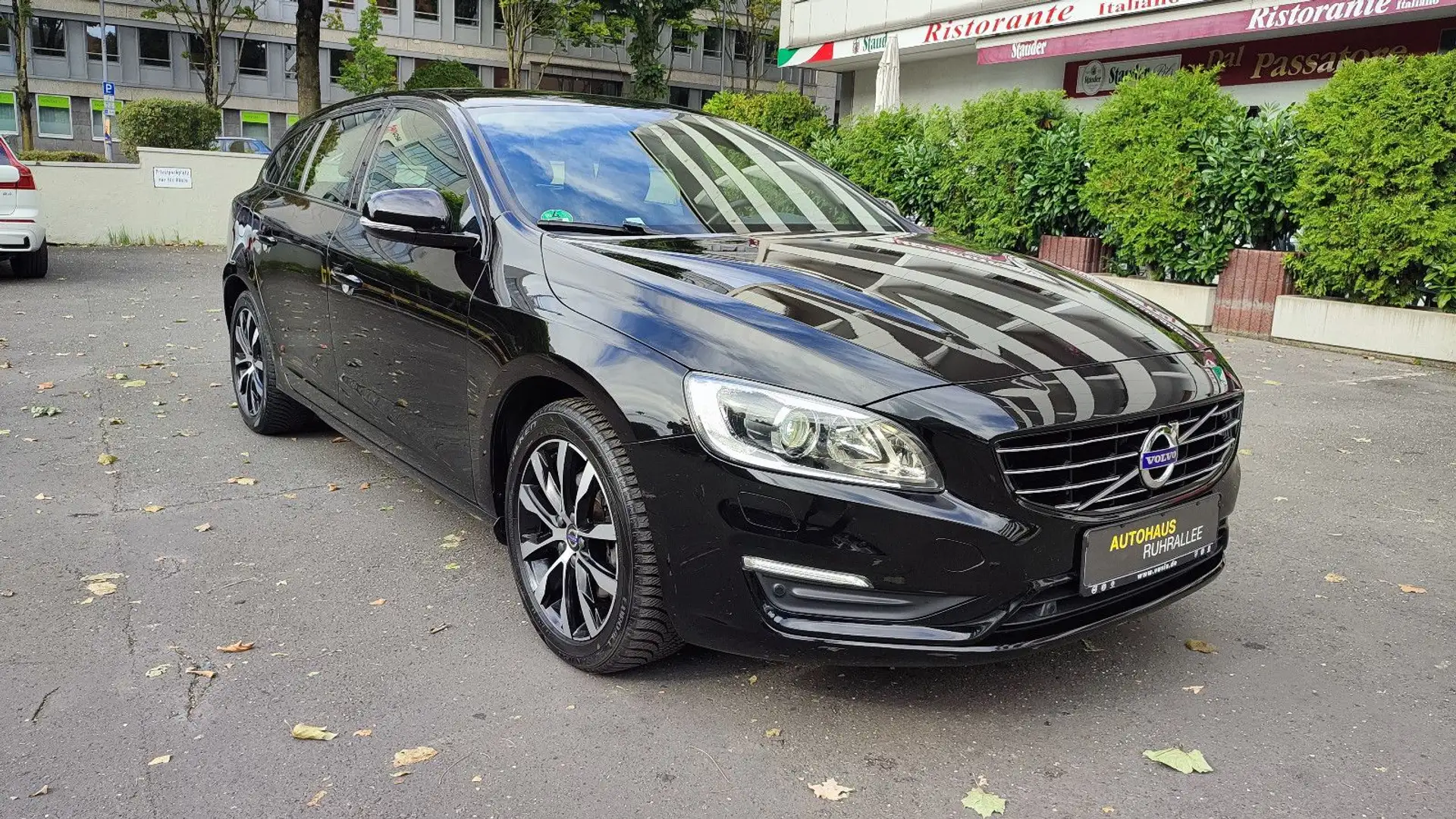 Volvo V60 Kombi Linje Svart, Navi,Leder, Autom.,1.Hand Schwarz - 1