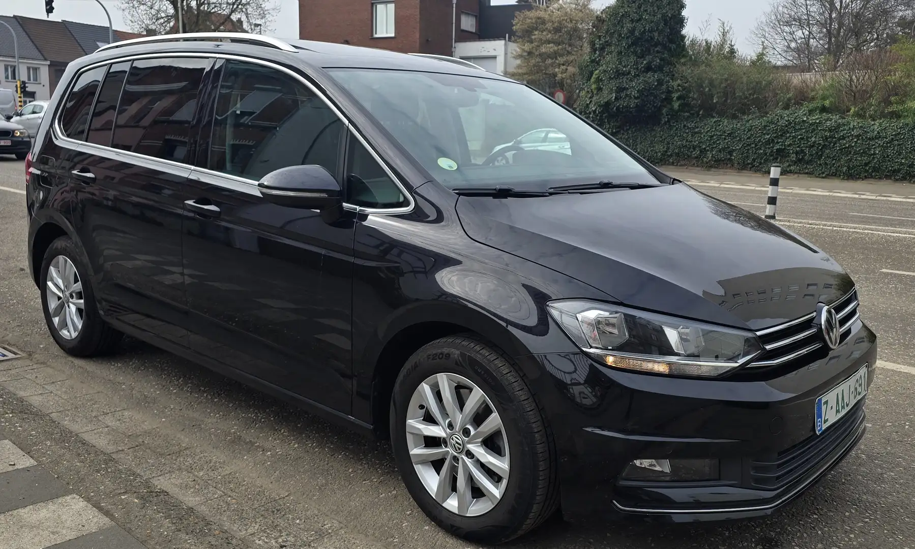 Volkswagen Touran 128 376 km 1.6 TDi SCR Highline Zwart - 2