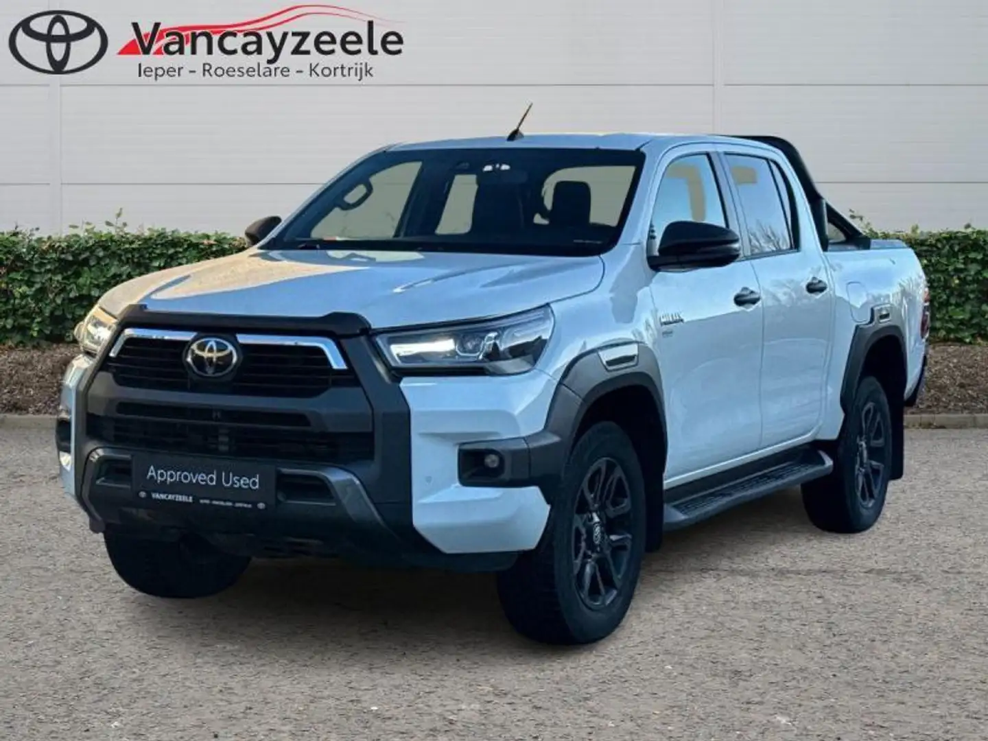 Toyota Hilux Invincible 37107 + BTW Blanc - 1