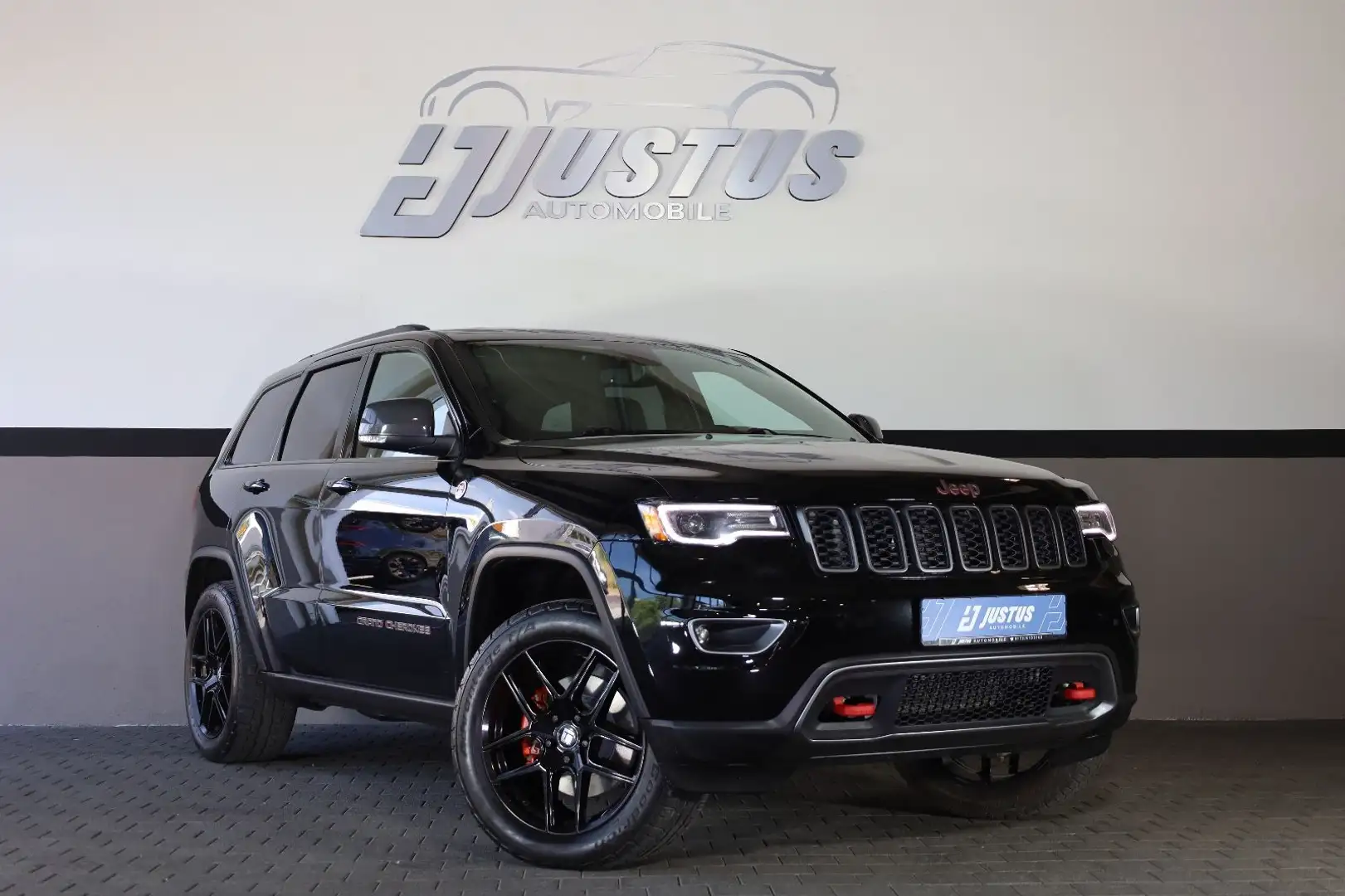Jeep Grand Cherokee 5.7LV8 Trailhawk/GAS/PANO/AIR/R20 Czarny - 1