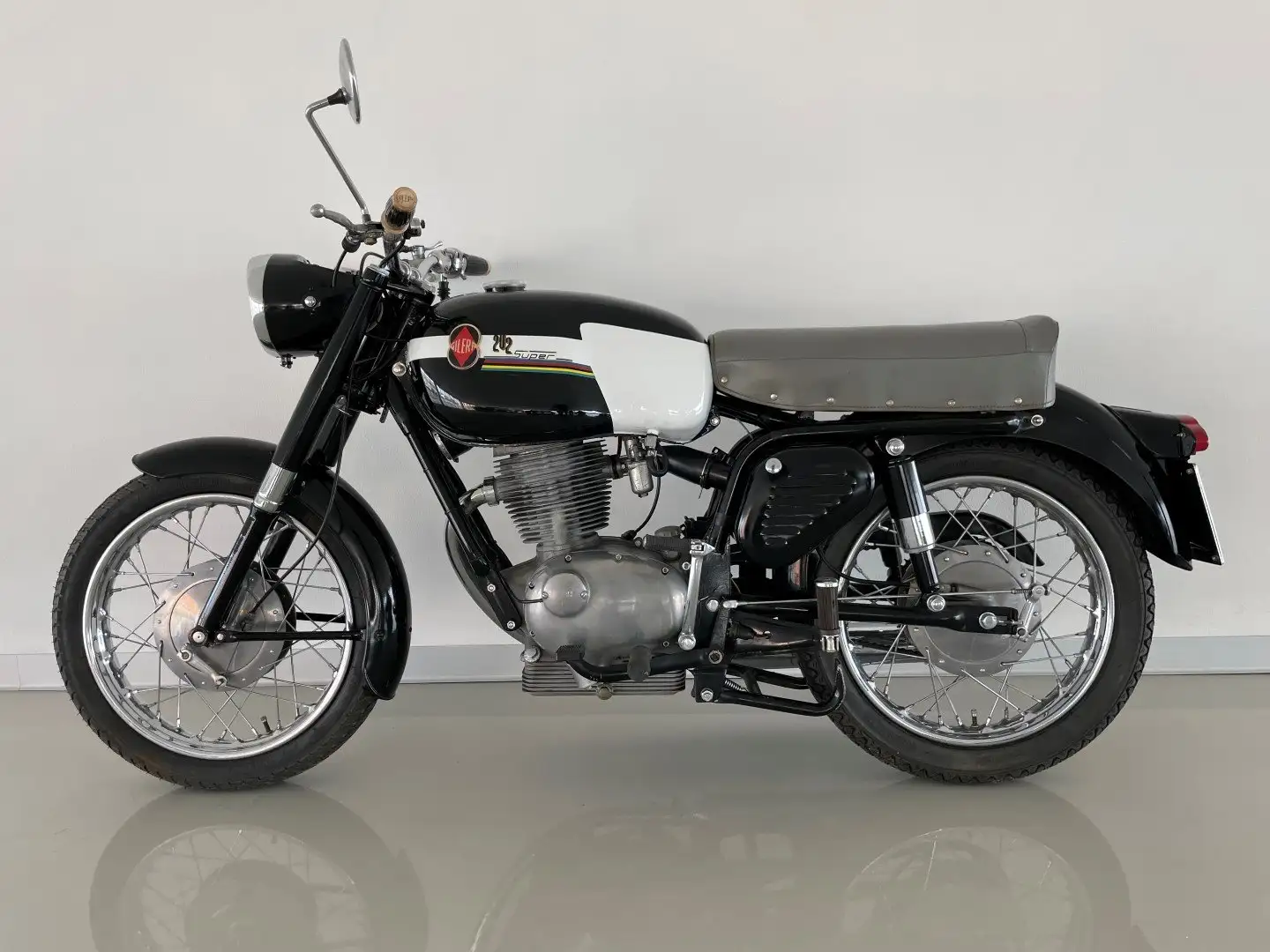 Gilera 175 SUPER 202 CC Чёрный - 1