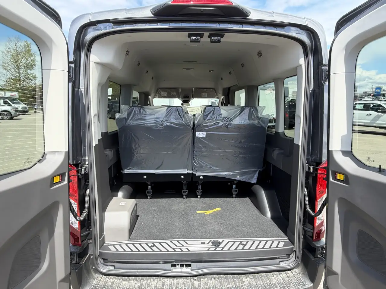 Ford Transit Passenger Wagon снимка Ford Transit Passenger Wagon