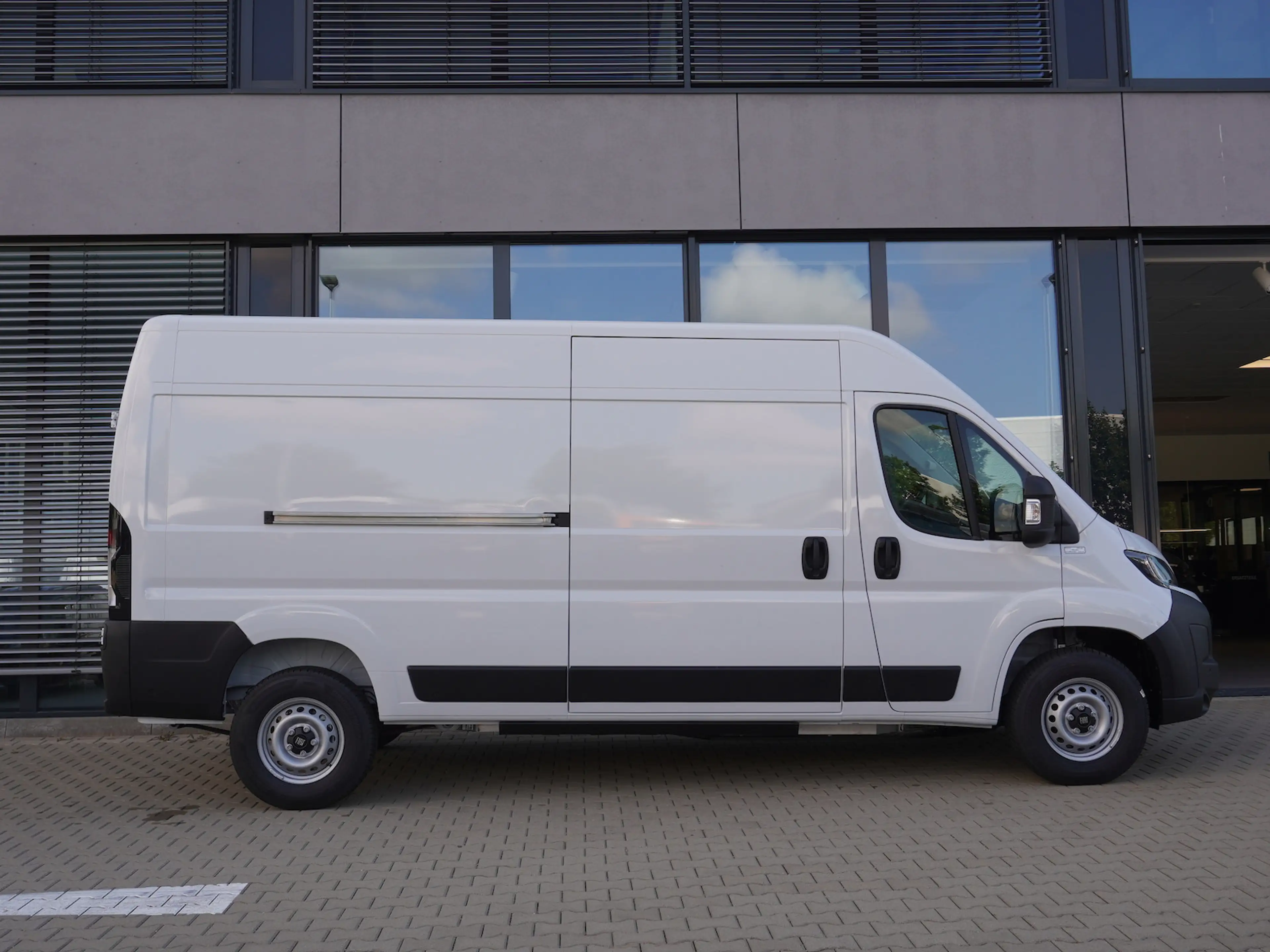 Fiat Ducato 35 L3H2 110 kW/h / 10-Zoll Navi — photo 3