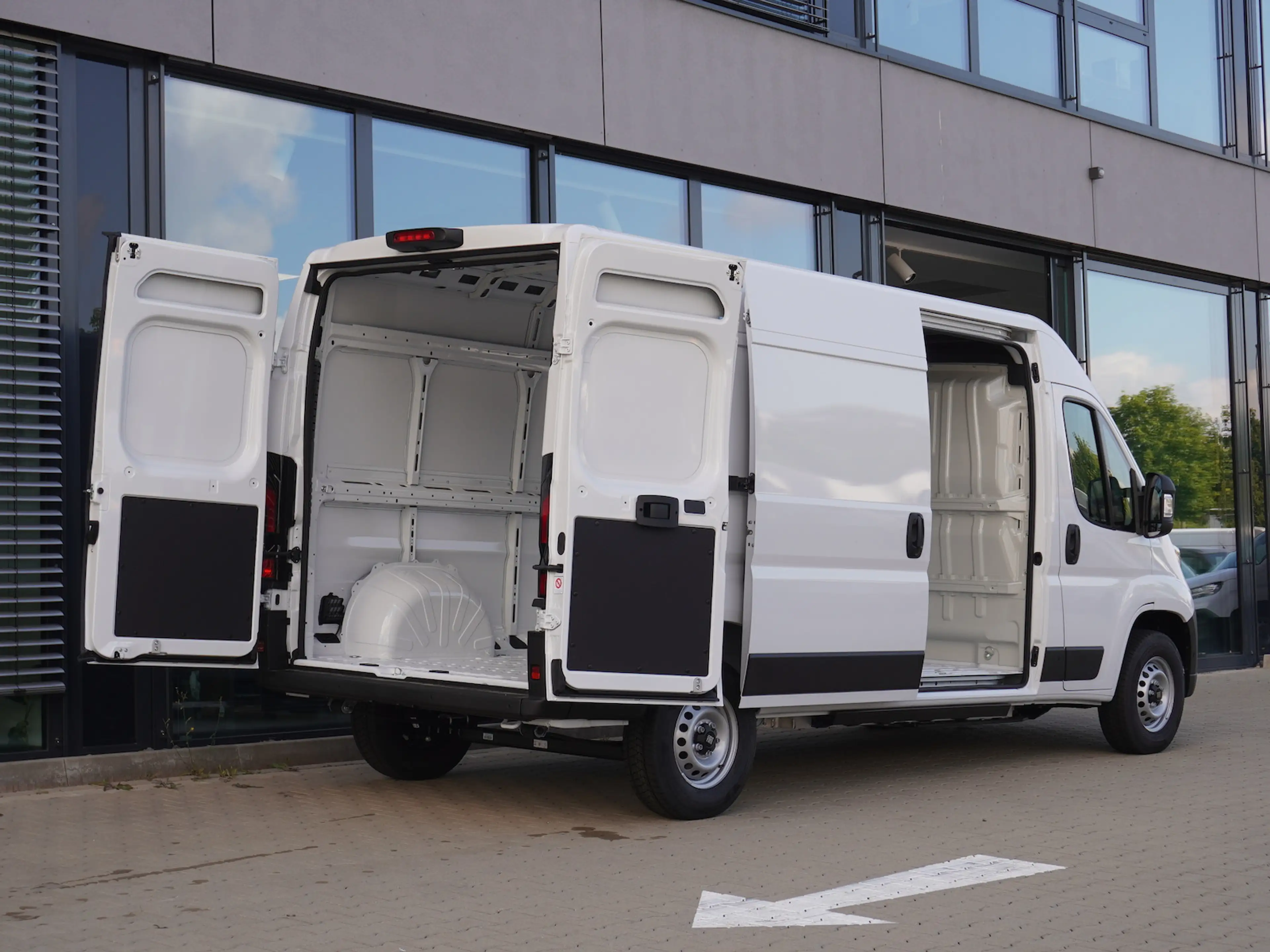 Fiat Ducato 35 L3H2 110 kW/h / 10-Zoll Navi — photo 4
