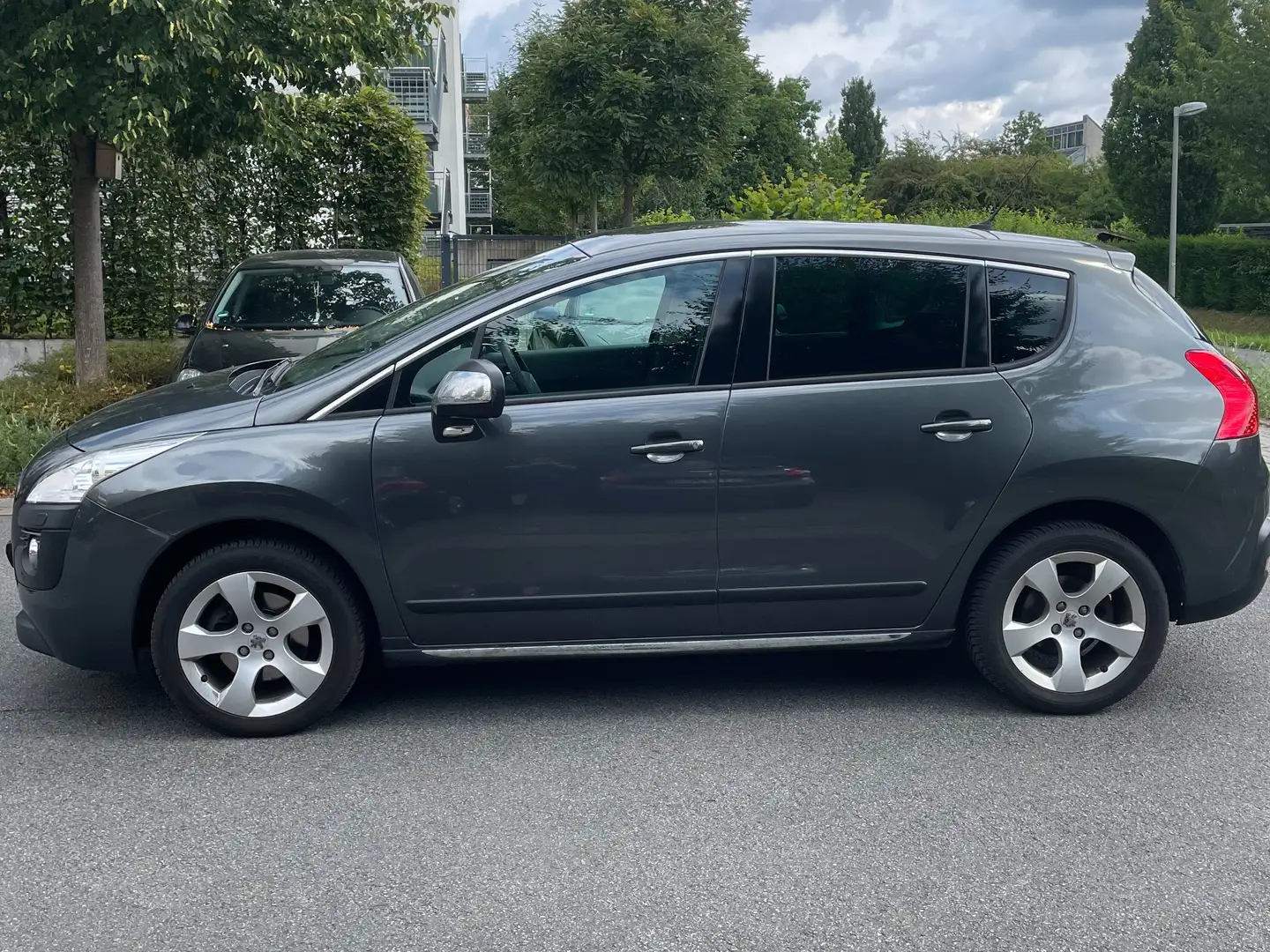 Peugeot 3008 Platinum*Pano*ACC*PDC*NAVI*HEAD UP Grau - 2