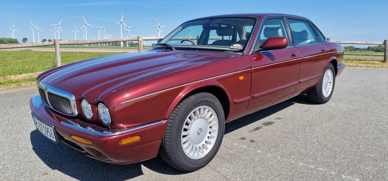 Jaguar XJ8
