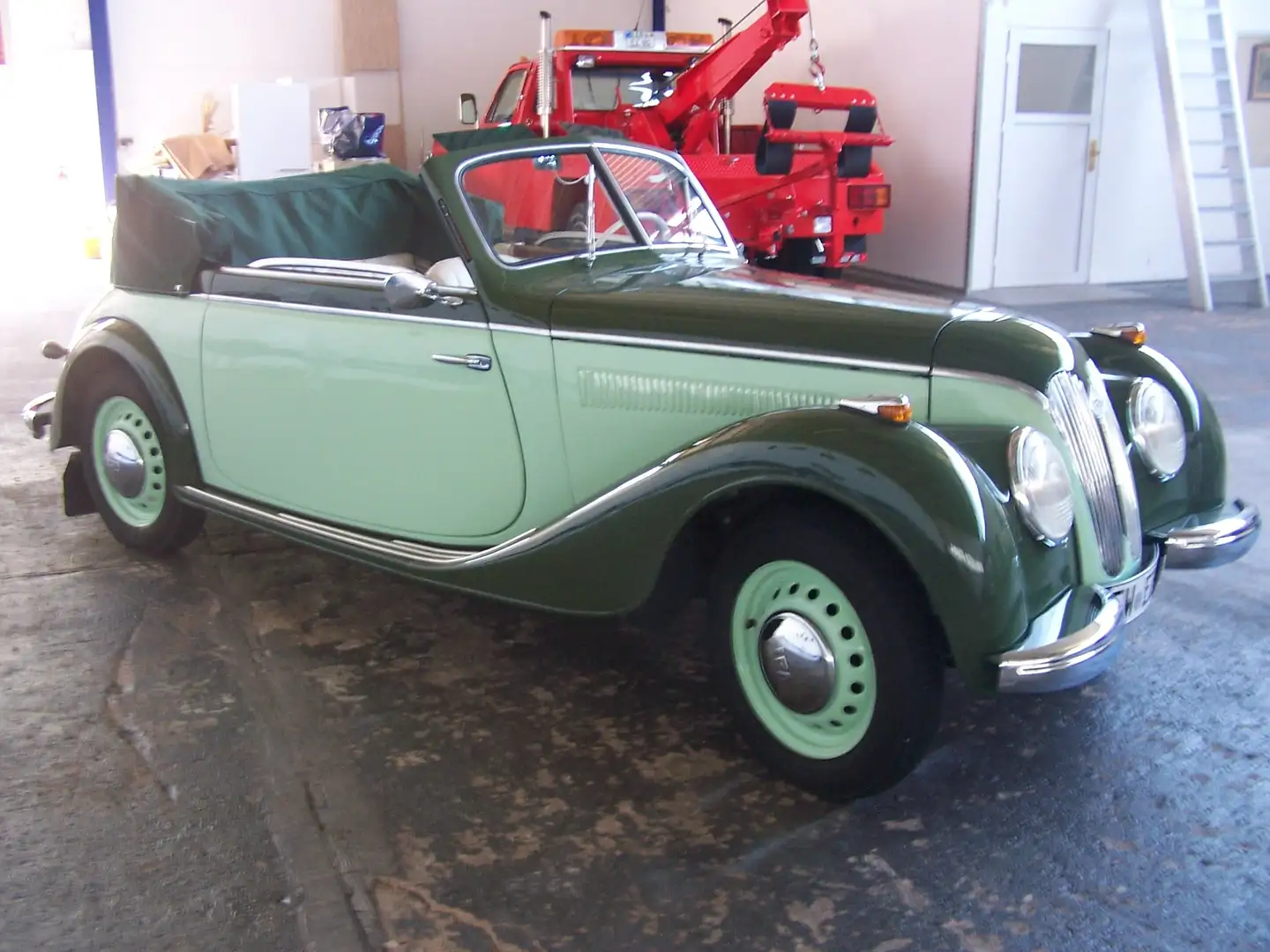 Oldtimer IFA F8 Export-Cabriolet   DDR Vert - 1