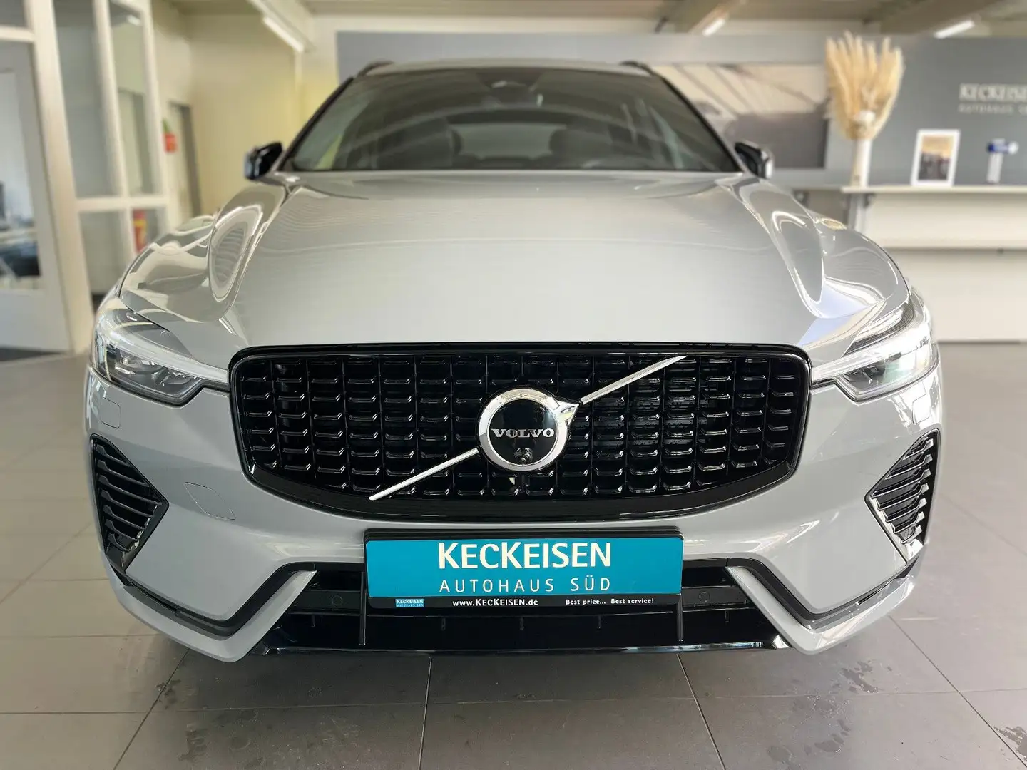 Volvo XC60 T6 Plug-in-Hybrid AWD  Plus Dark 3 Pakete Gris - 2