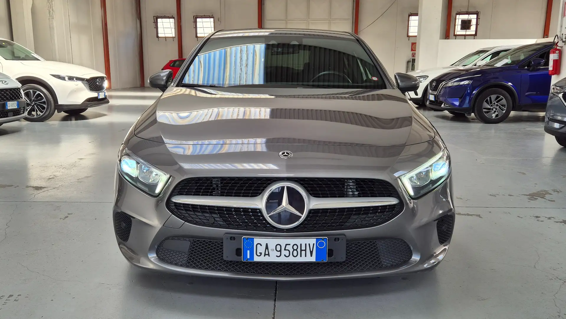 Mercedes-Benz A 180 d  auto KAMERA-NAVY-SENSORI-FULL LED-DAB-CERCHI 17 Gris - 2