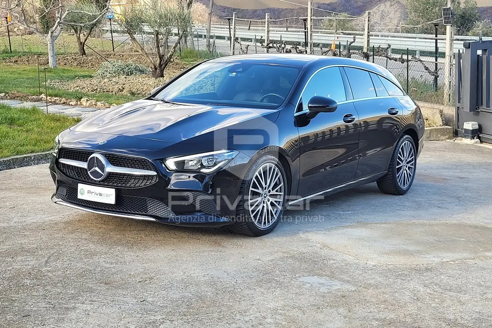 Mercedes-Benz CLA 200 CLA 200 d Automatic Shooting Brake Business Noir - 1